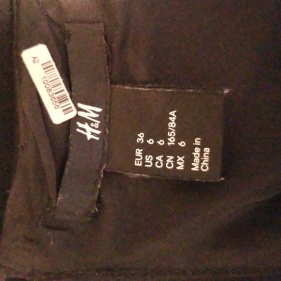 Elegant Little Black Dress - Picture 13 of 15